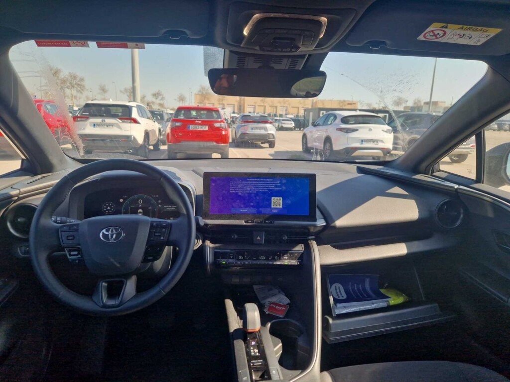 Foto 4 del anuncio Toyota C-HR 1.8 Advance Hybrid 140  de Ocasión en Madrid