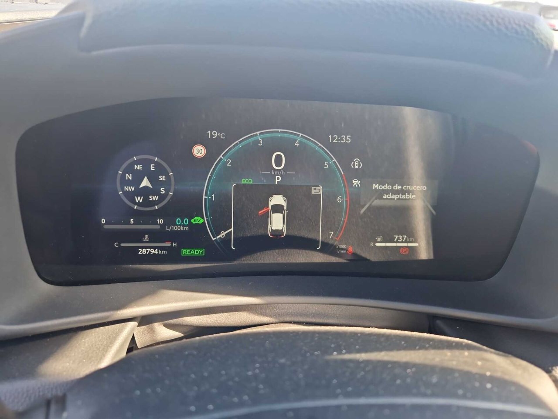 Foto 5 del anuncio Toyota C-HR 1.8 Advance Hybrid 140  de Ocasión en Madrid