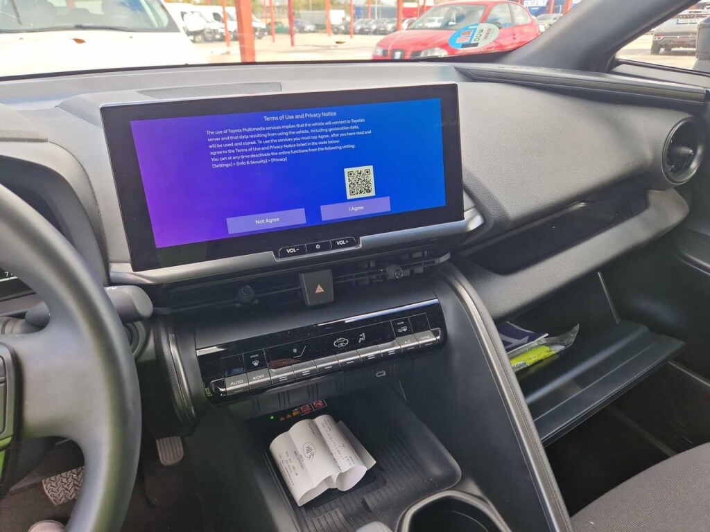 Foto 8 del anuncio Toyota C-HR 1.8 Advance Hybrid 140  de Ocasión en Madrid