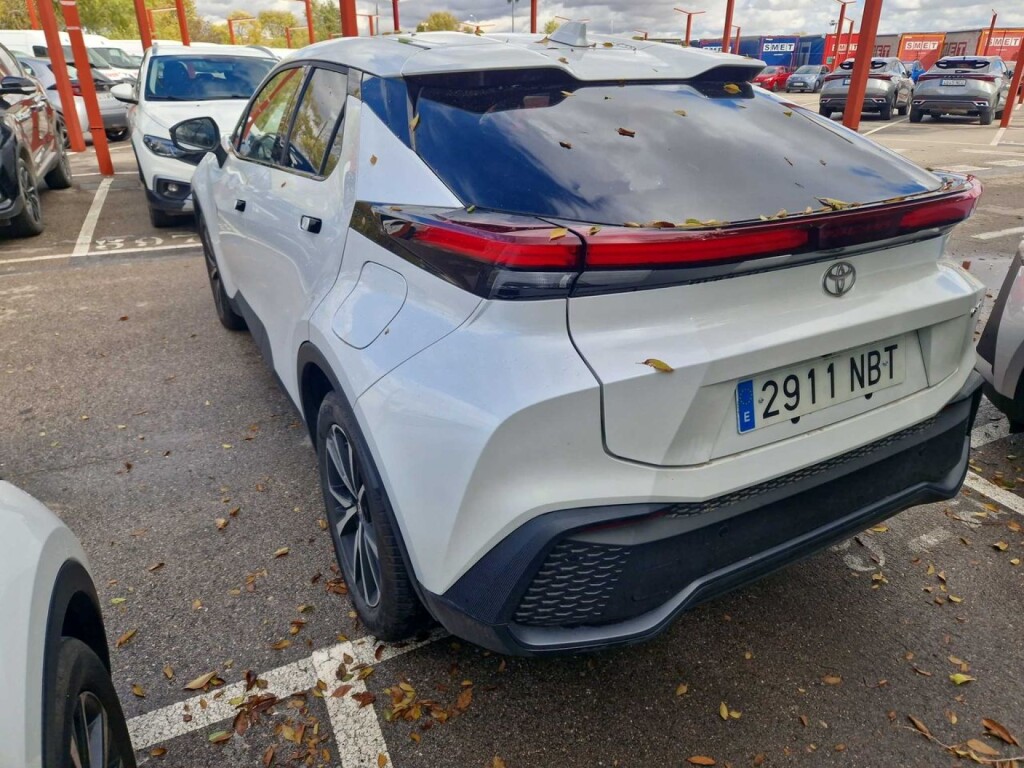 Foto 2 del anuncio Toyota C-HR 1.8 Advance Hybrid 140  de Ocasión en Madrid