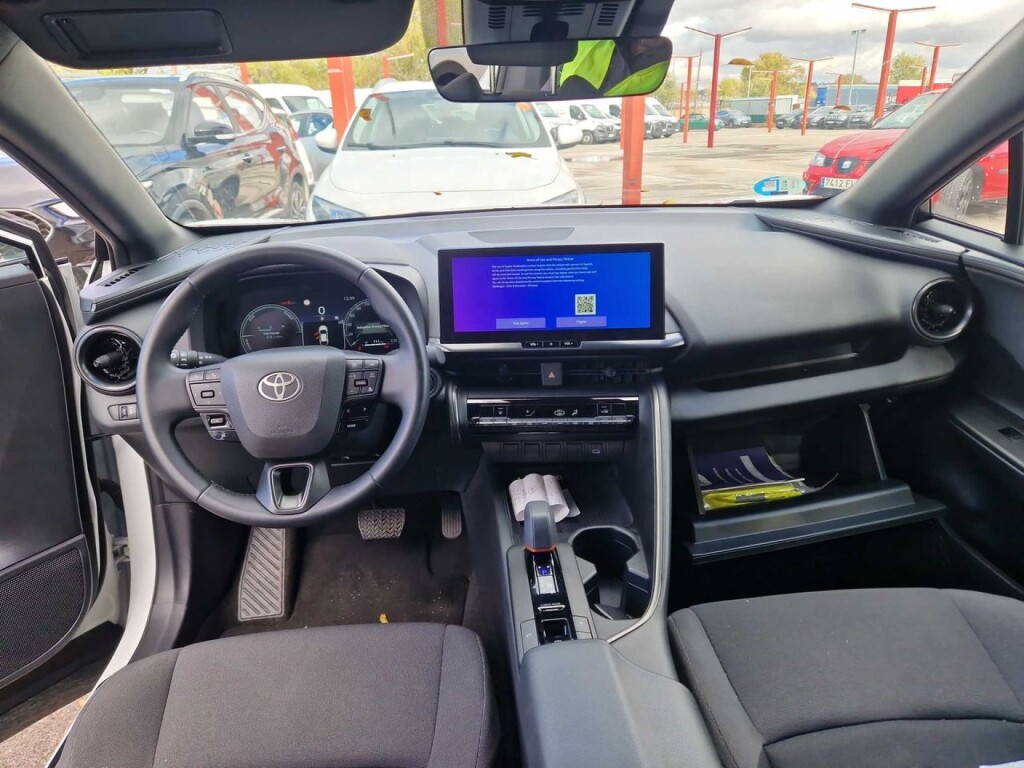 Foto 4 del anuncio Toyota C-HR 1.8 Advance Hybrid 140  de Ocasión en Madrid