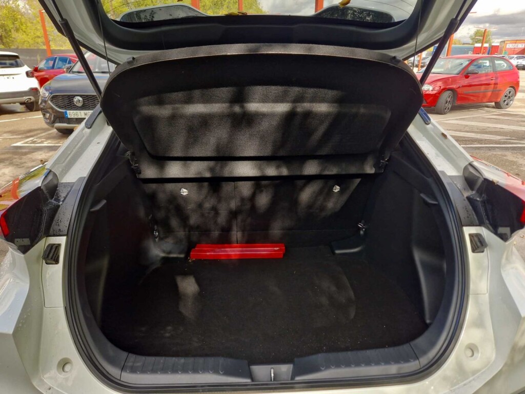 Foto 9 del anuncio Toyota C-HR 1.8 Advance Hybrid 140  de Ocasión en Madrid