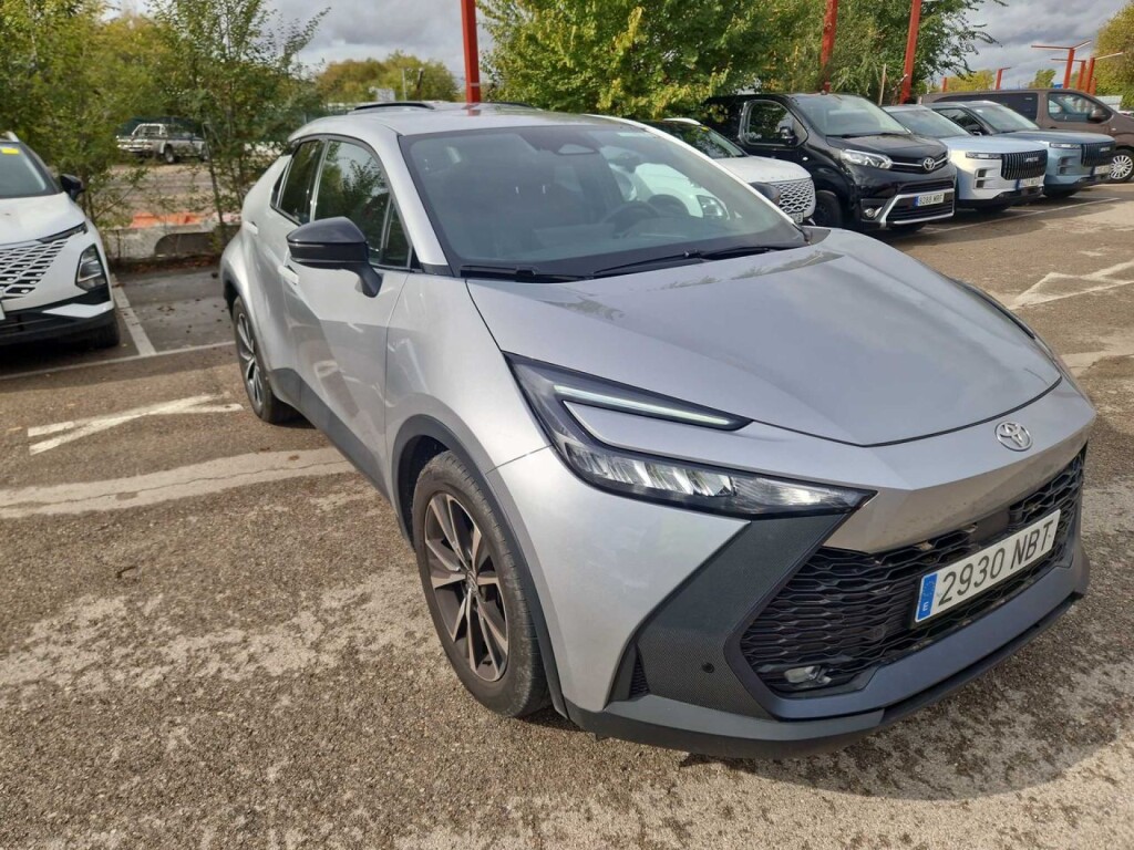 Foto 1 del anuncio Toyota C-HR 1.8 Advance Hybrid 140  de Ocasión en Madrid