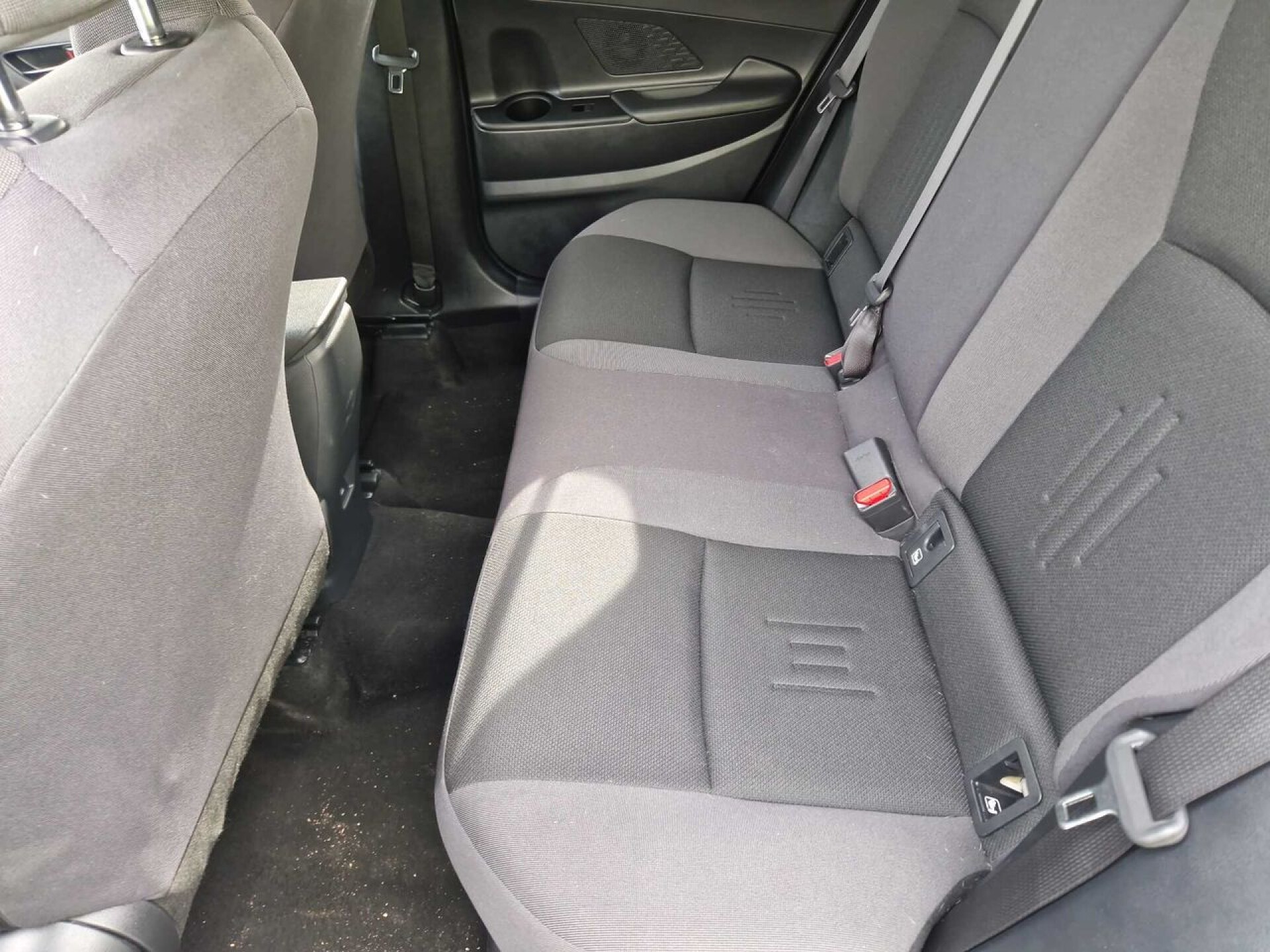 Foto 6 del anuncio Toyota C-HR 1.8 Advance Hybrid 140  de Ocasión en Madrid