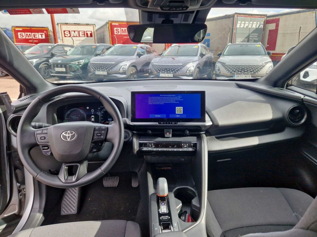 Foto 4 del anuncio Toyota C-HR 1.8 Advance Hybrid 140  de Ocasión en Madrid