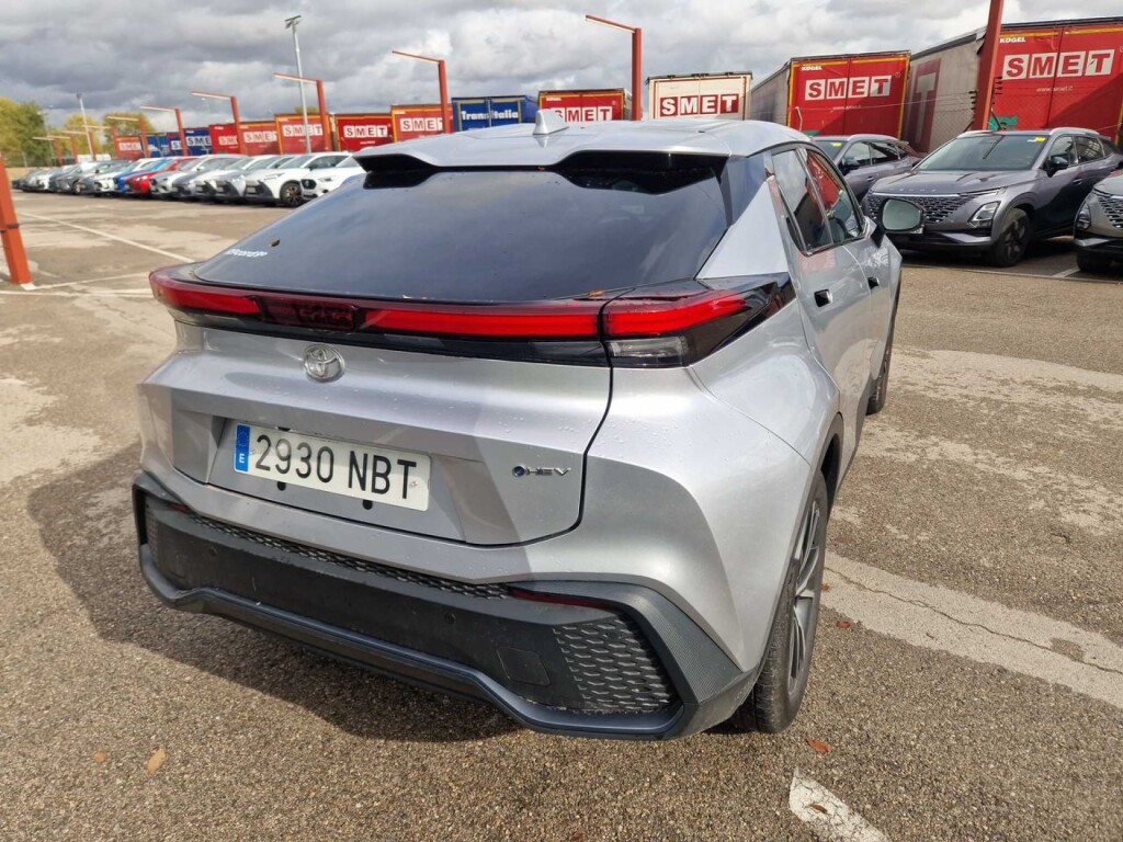 Foto 3 del anuncio Toyota C-HR 1.8 Advance Hybrid 140  de Ocasión en Madrid