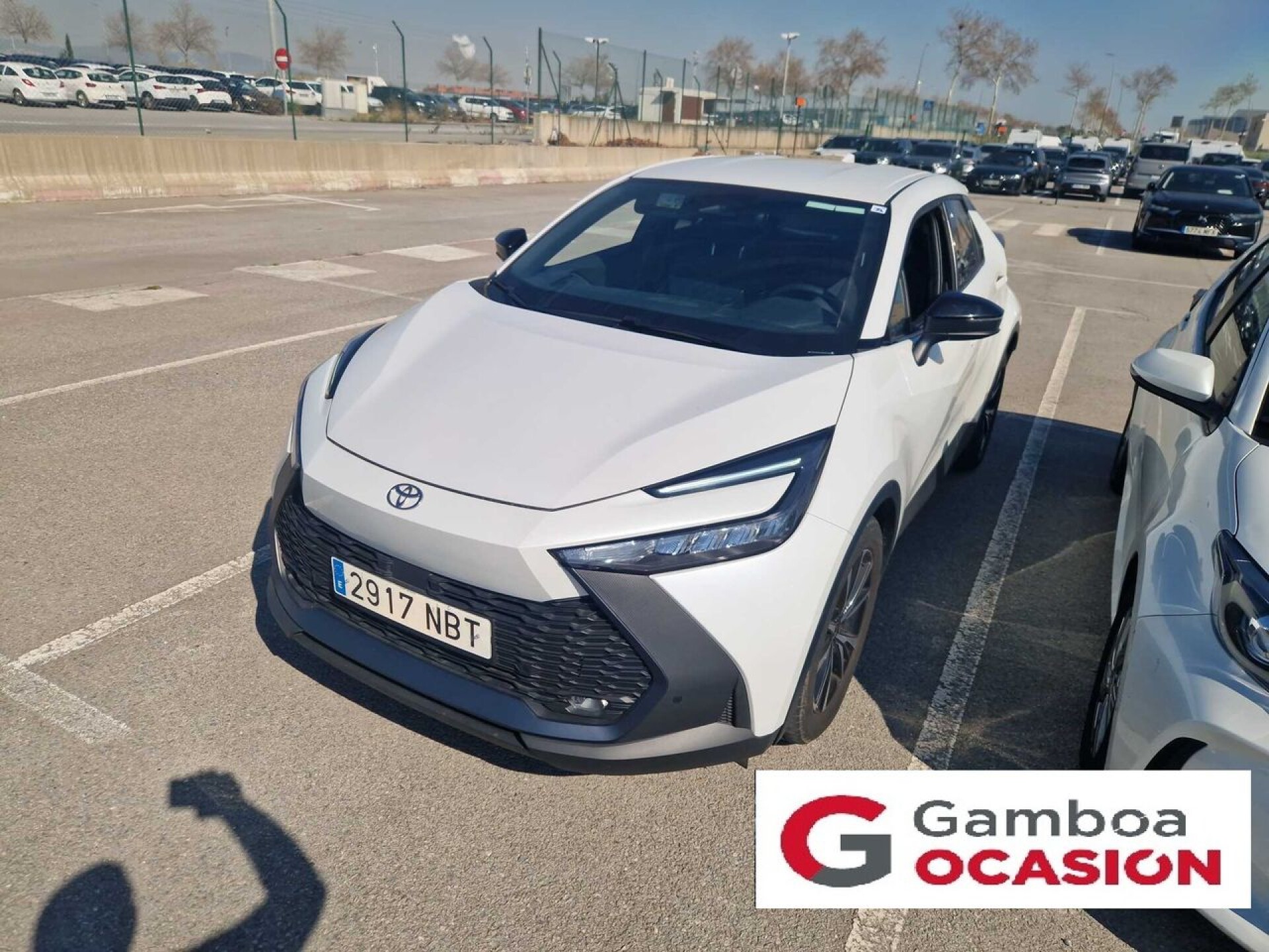 Foto principal del anuncio Toyota C-HR 1.8 Advance Hybrid 140  de Ocasión en Madrid