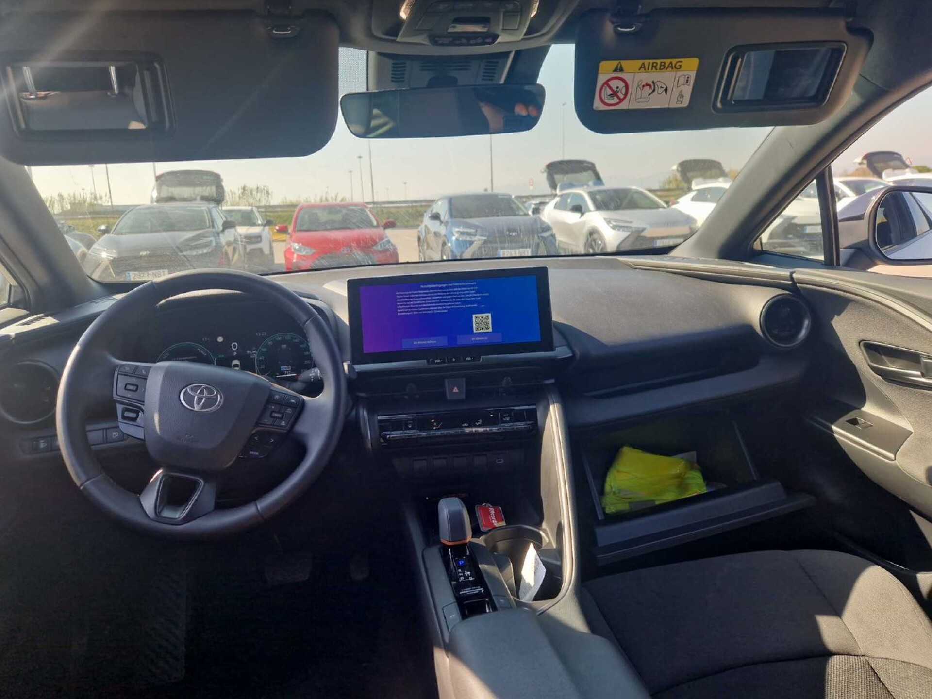 Foto 4 del anuncio Toyota C-HR 1.8 Advance Hybrid 140  de Ocasión en Madrid