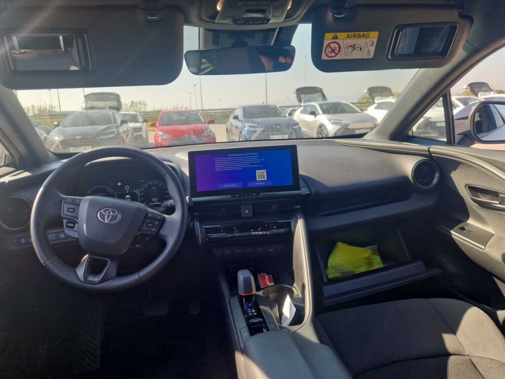 Foto 4 del anuncio Toyota C-HR 1.8 Advance Hybrid 140  de Ocasión en Madrid