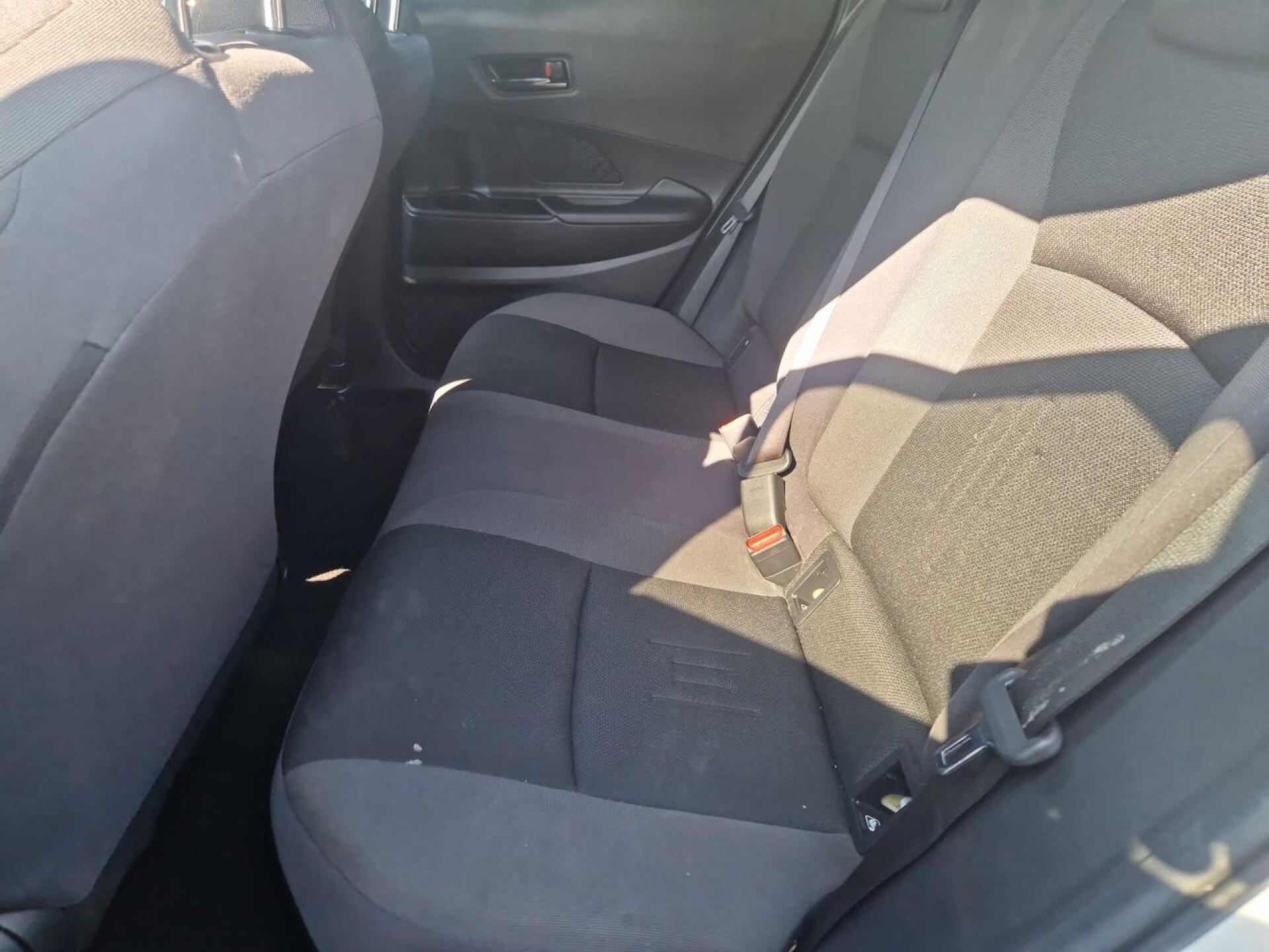 Foto 6 del anuncio Toyota C-HR 1.8 Advance Hybrid 140  de Ocasión en Madrid