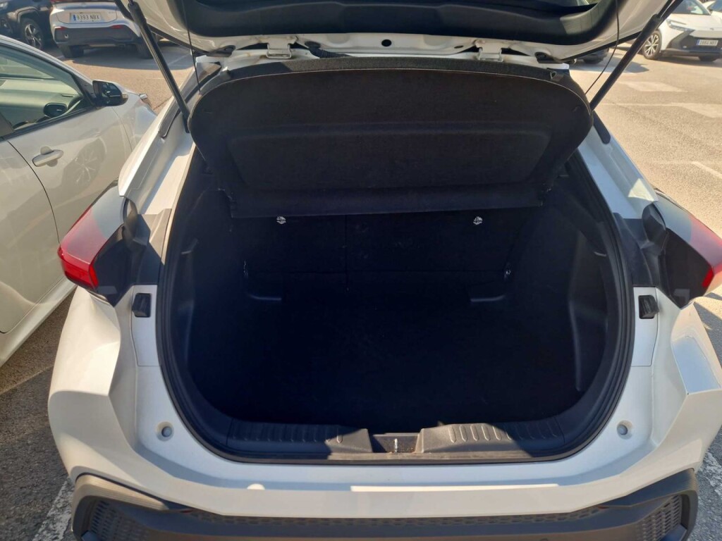 Foto 9 del anuncio Toyota C-HR 1.8 Advance Hybrid 140  de Ocasión en Madrid