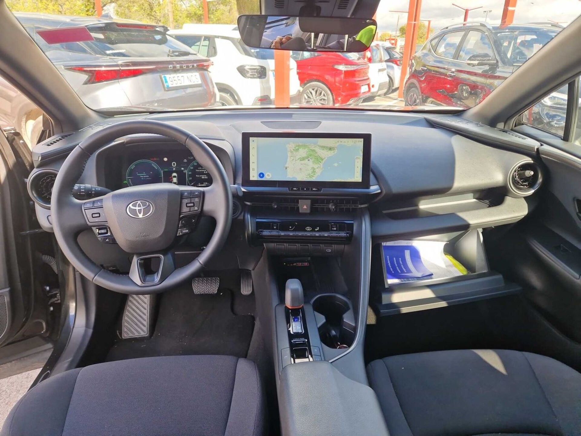 Foto 4 del anuncio Toyota C-HR 1.8 Advance Hybrid 140  de Ocasión en Madrid