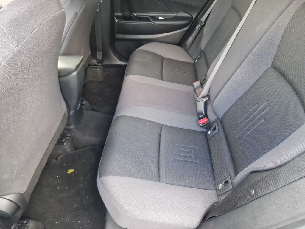 Foto 5 del anuncio Toyota C-HR 1.8 Advance Hybrid 140  de Ocasión en Madrid