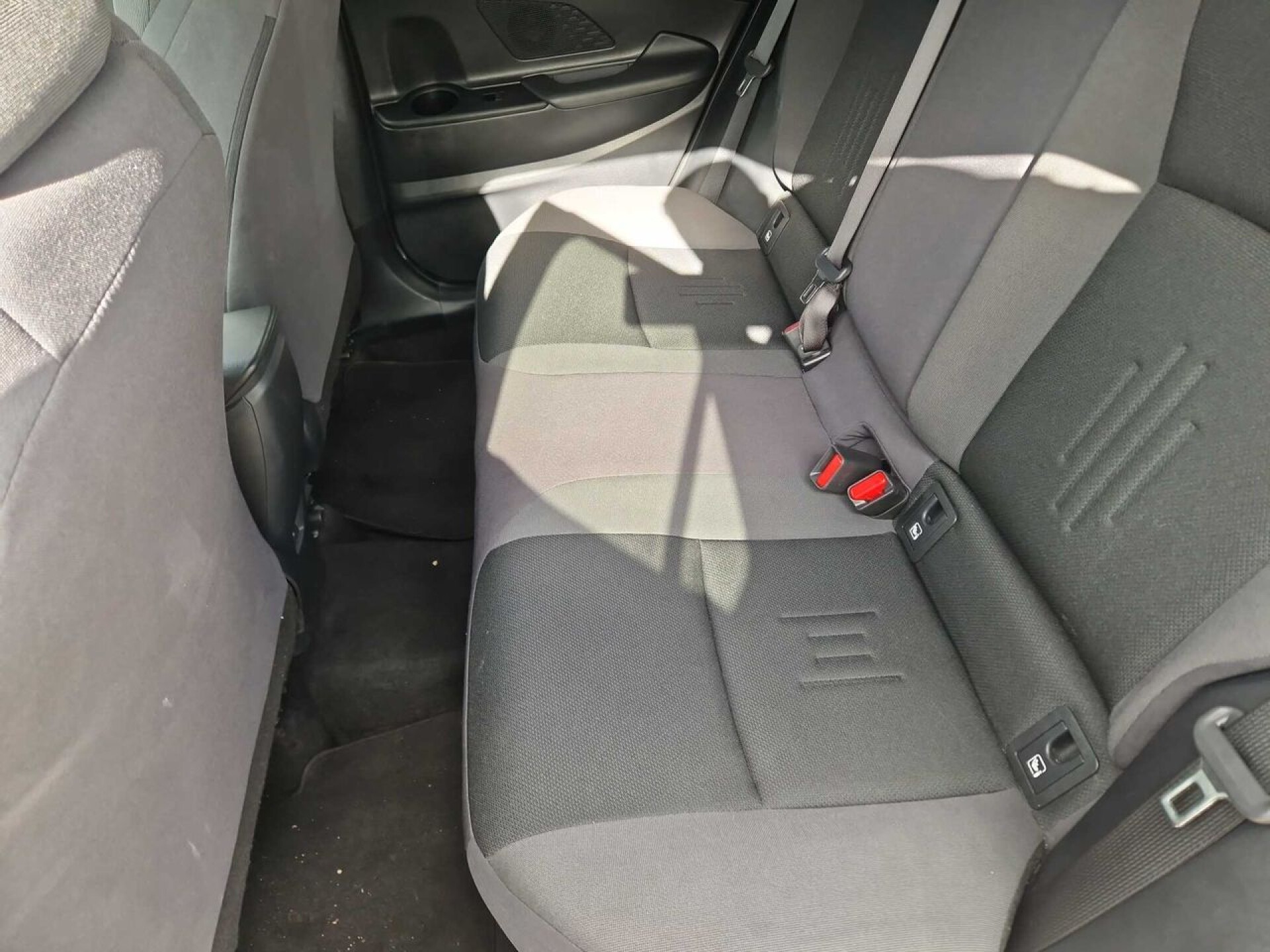 Foto 6 del anuncio Toyota C-HR 1.8 Advance Hybrid 140  de Ocasión en Madrid