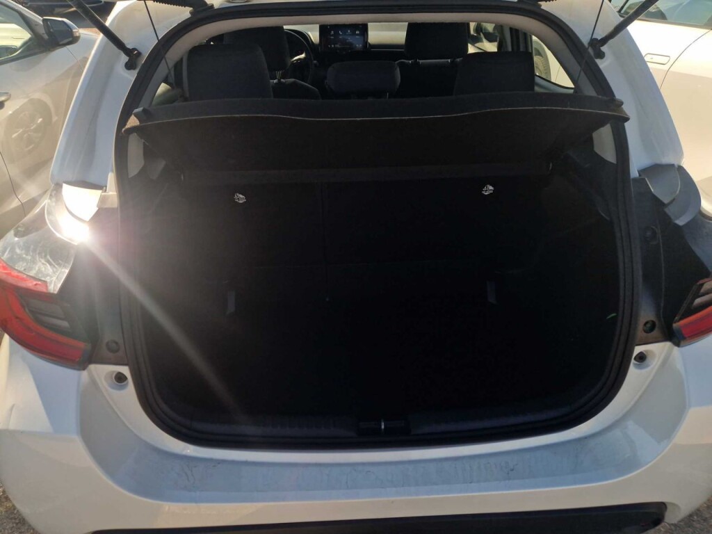 Foto 6 del anuncio Toyota Yaris 1.5 120H Active Plus  de Ocasión en Madrid