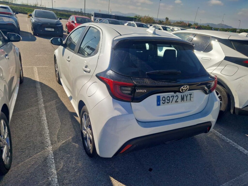Foto 2 del anuncio Toyota Yaris 1.5 120H Active Plus  de Ocasión en Madrid