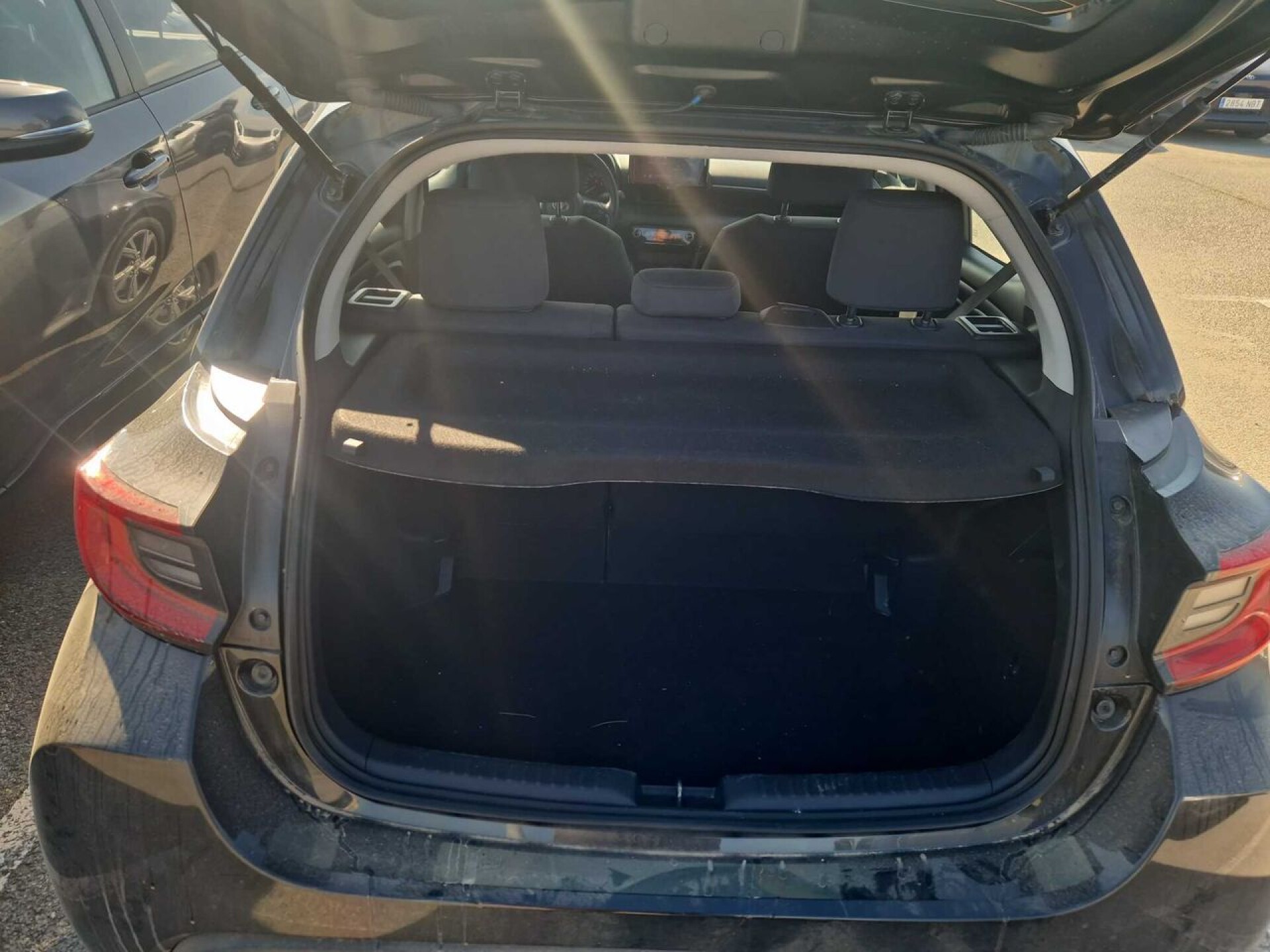 Foto 7 del anuncio Toyota Yaris 1.5 120H Active Plus  de Ocasión en Madrid