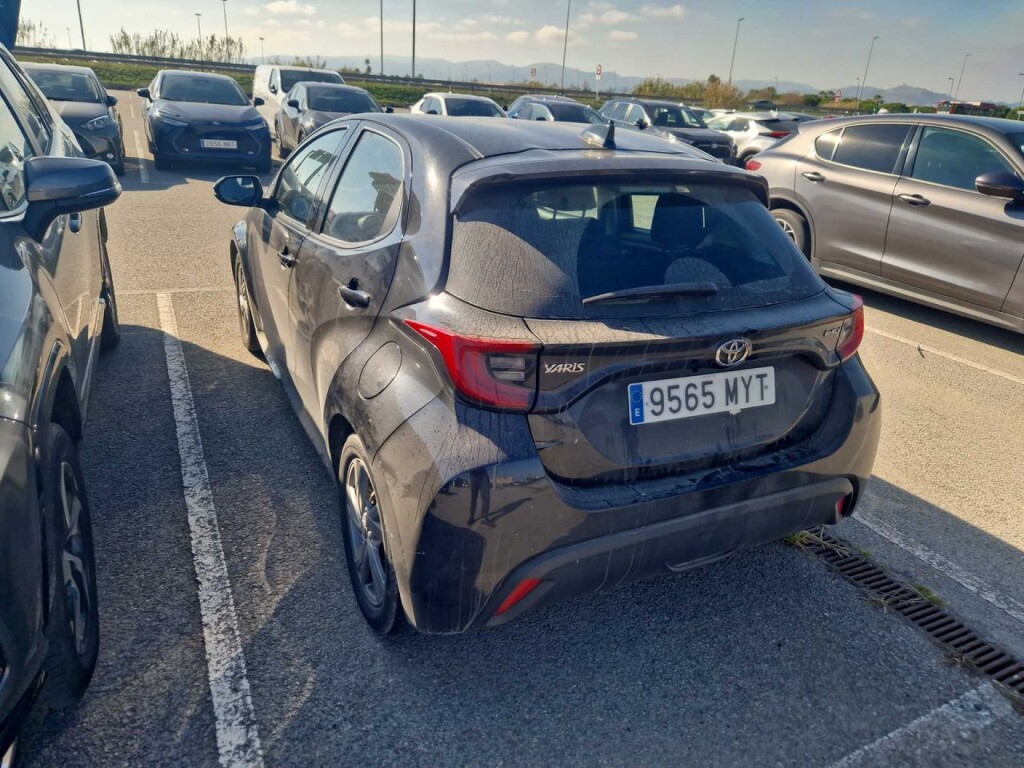 Foto 2 del anuncio Toyota Yaris 1.5 120H Active Plus  de Ocasión en Madrid