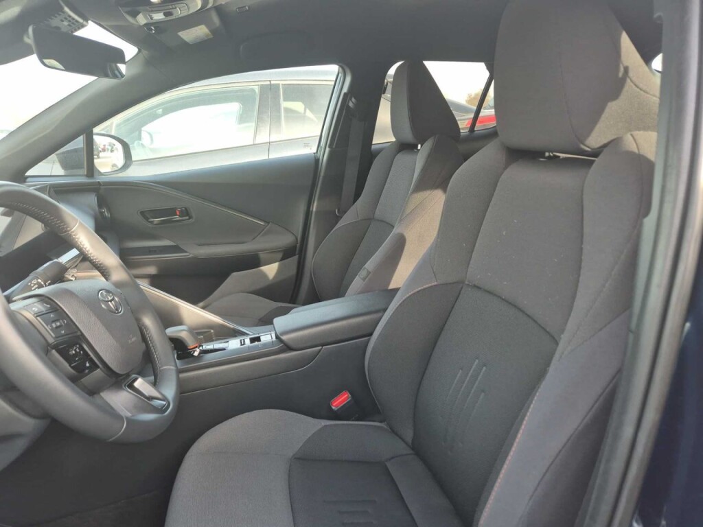 Foto 5 del anuncio Toyota C-HR 1.8 Advance Hybrid 140  de Ocasión en Madrid