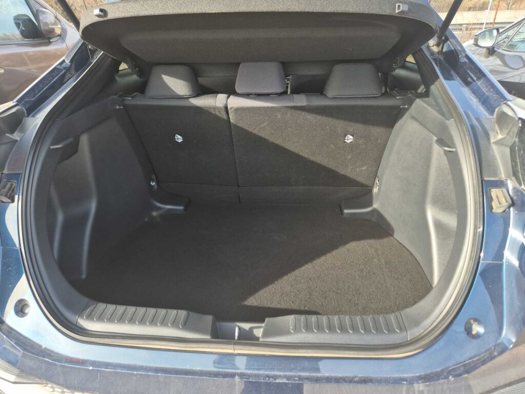 Foto 8 del anuncio Toyota C-HR 1.8 Advance Hybrid 140  de Ocasión en Madrid