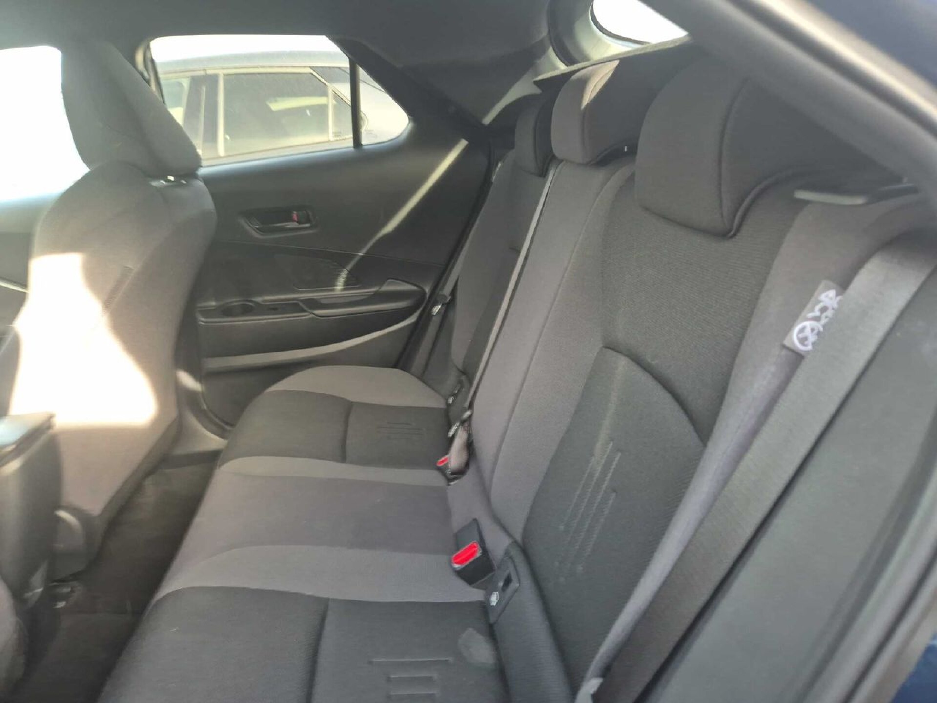 Foto 6 del anuncio Toyota C-HR 1.8 Advance Hybrid 140  de Ocasión en Madrid