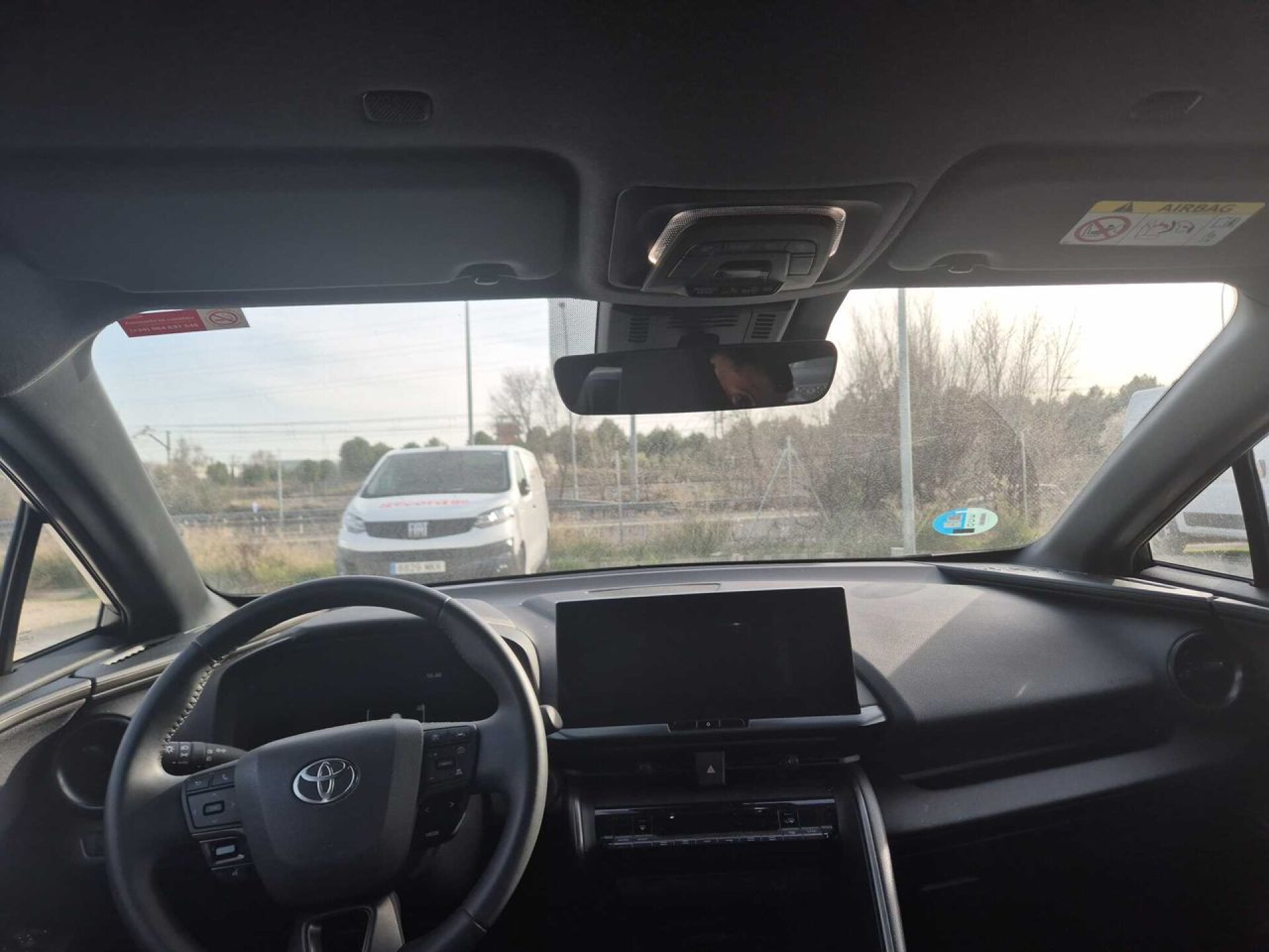 Foto 4 del anuncio Toyota C-HR 1.8 Advance Hybrid 140  de Ocasión en Madrid