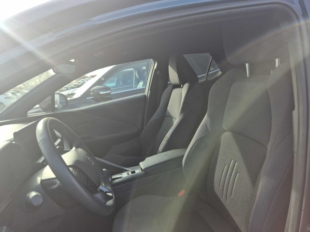 Foto 5 del anuncio Toyota C-HR 1.8 Advance Hybrid 140  de Ocasión en Madrid