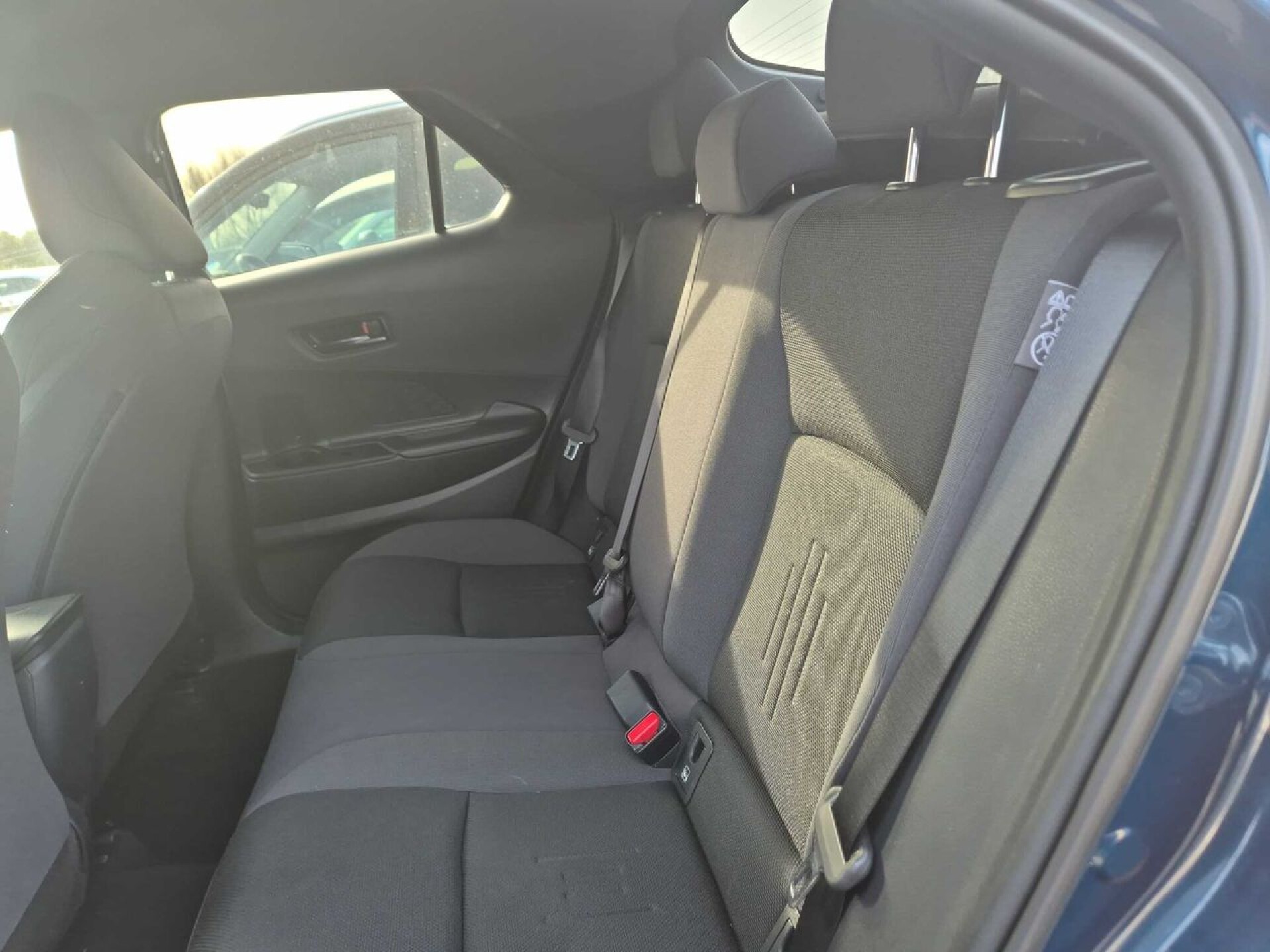 Foto 6 del anuncio Toyota C-HR 1.8 Advance Hybrid 140  de Ocasión en Madrid