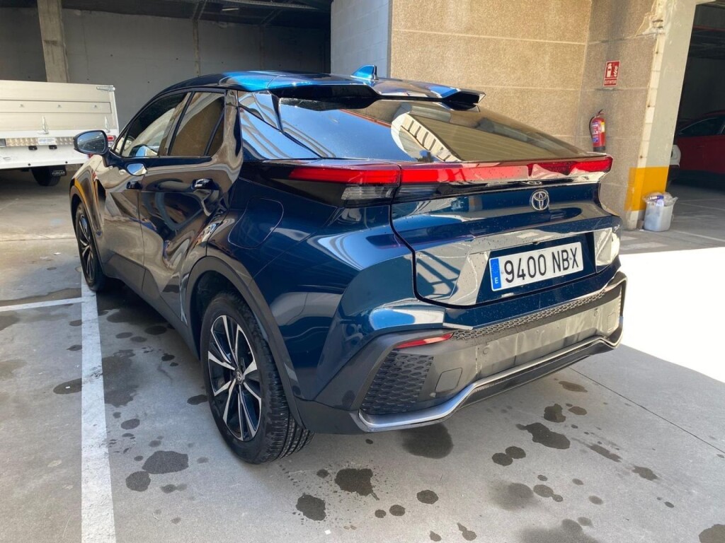 Foto 2 del anuncio Toyota C-HR 1.8 Advance Hybrid 140  de Ocasión en Madrid